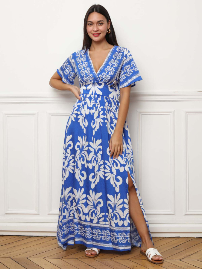 Robe longue à motifs bohèmes et fente bleue