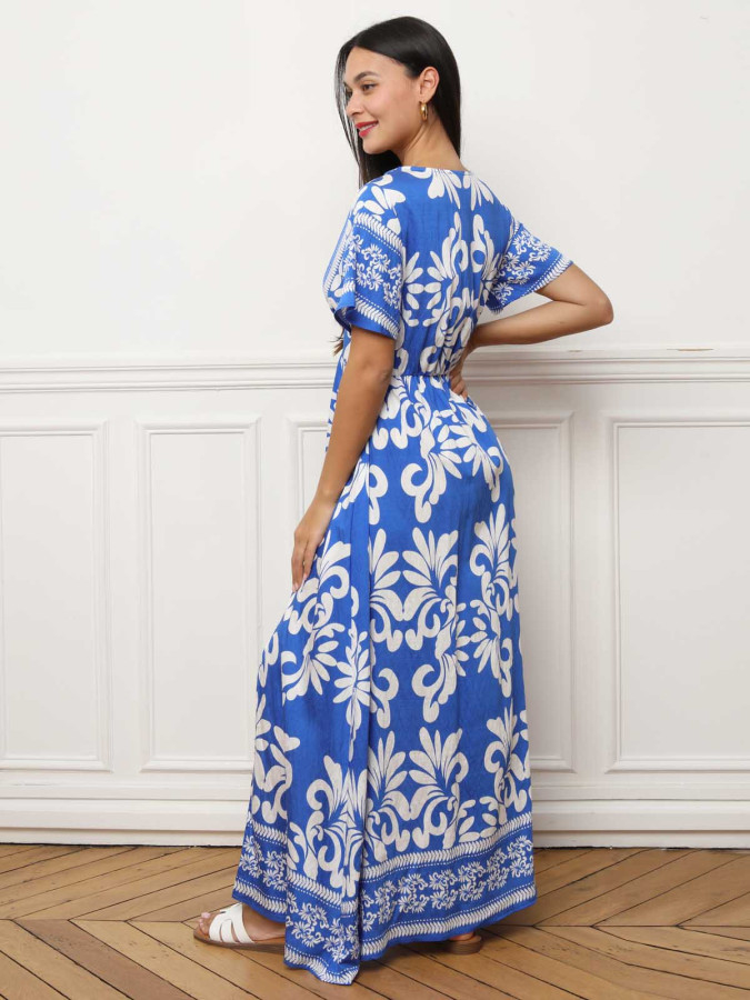 Robe longue à motifs bohèmes et fente bleue