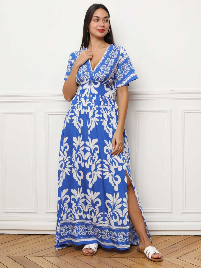 Robe longue à motifs bohèmes et fente bleue