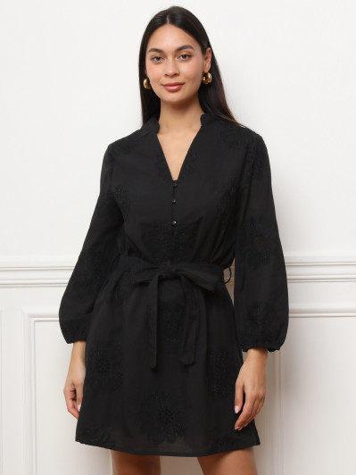 Robe brodée avec ceinture à nouer noire