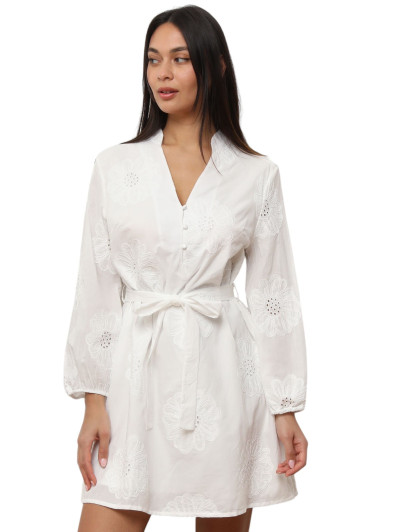 Robe brodée avec ceinture à nouer blanche