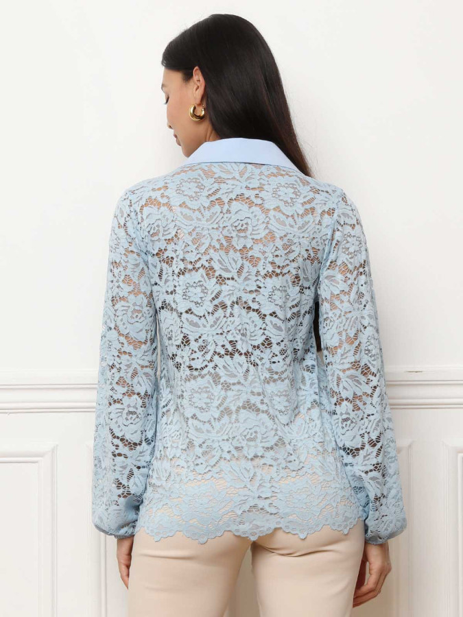 Chemise bleu clair en dentelle à manches bouffantes