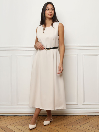 Robe longue patineuse avec fine ceinture beige