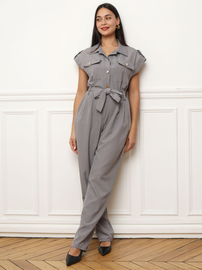 Combinaison sans manches boutonnée grise