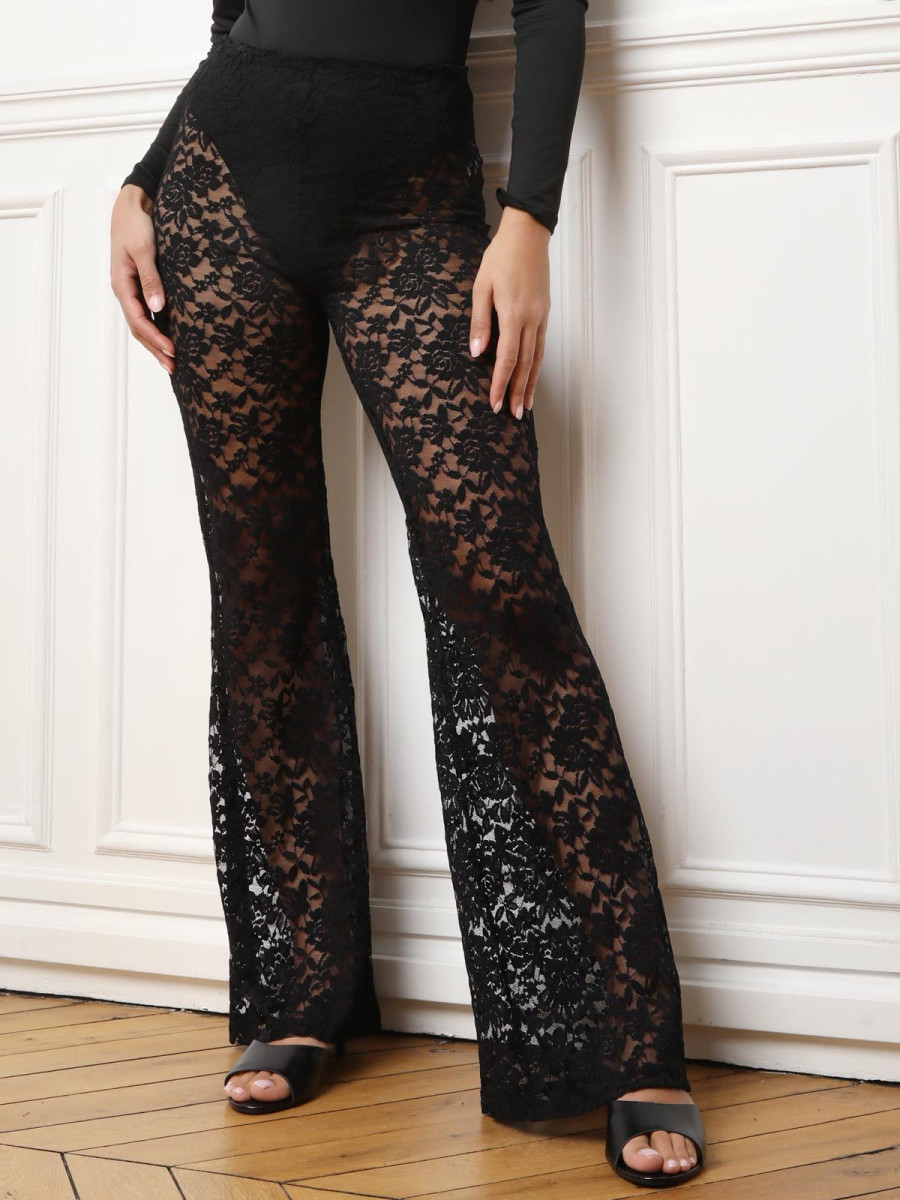 Pantalon noir évasé en dentelle