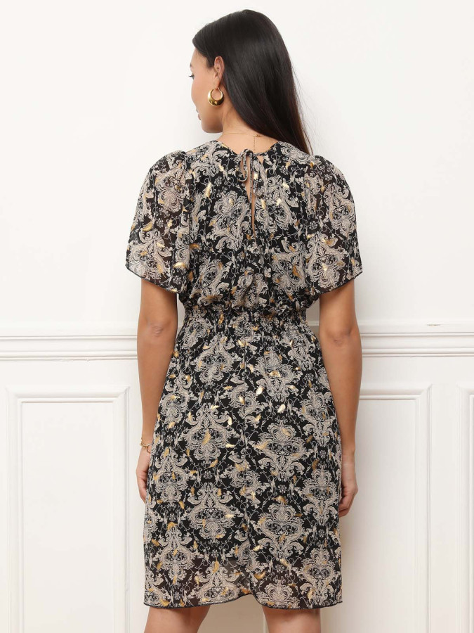 Robe noire évasée et cintrée à motifs