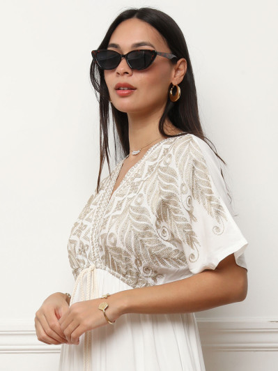 Robe longue blanche à broderies style bohème