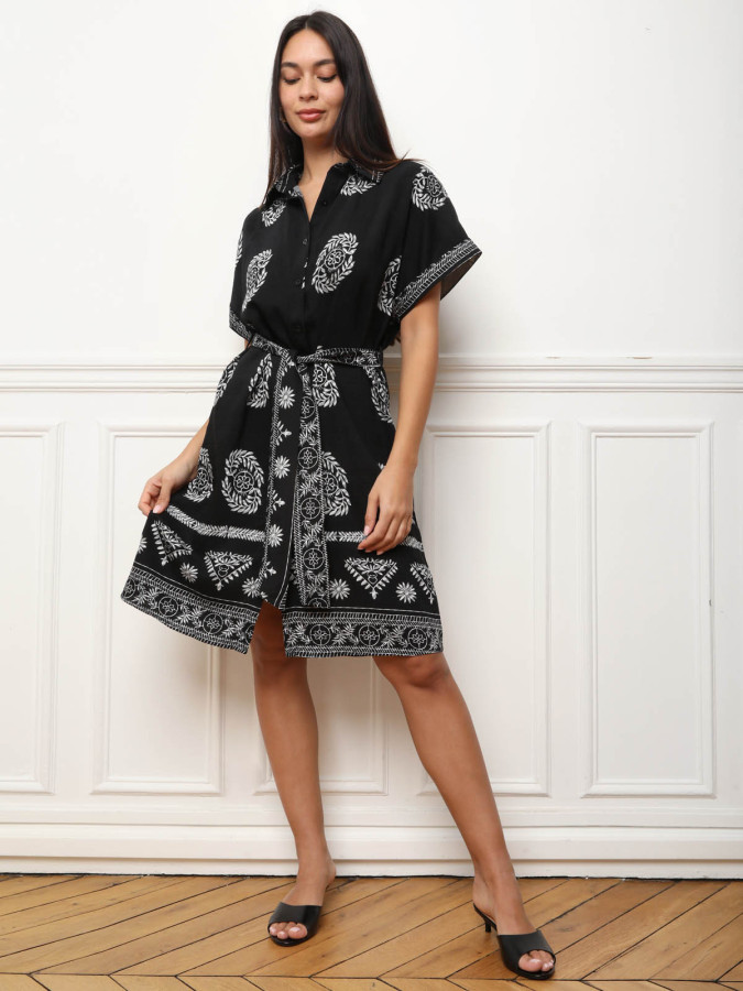 Robe chemise ceinturée à motifs bohèmes noire