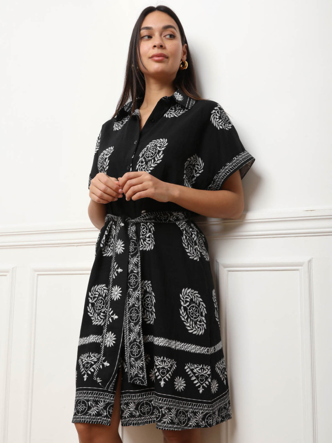 Robe chemise ceinturée à motifs bohèmes noire