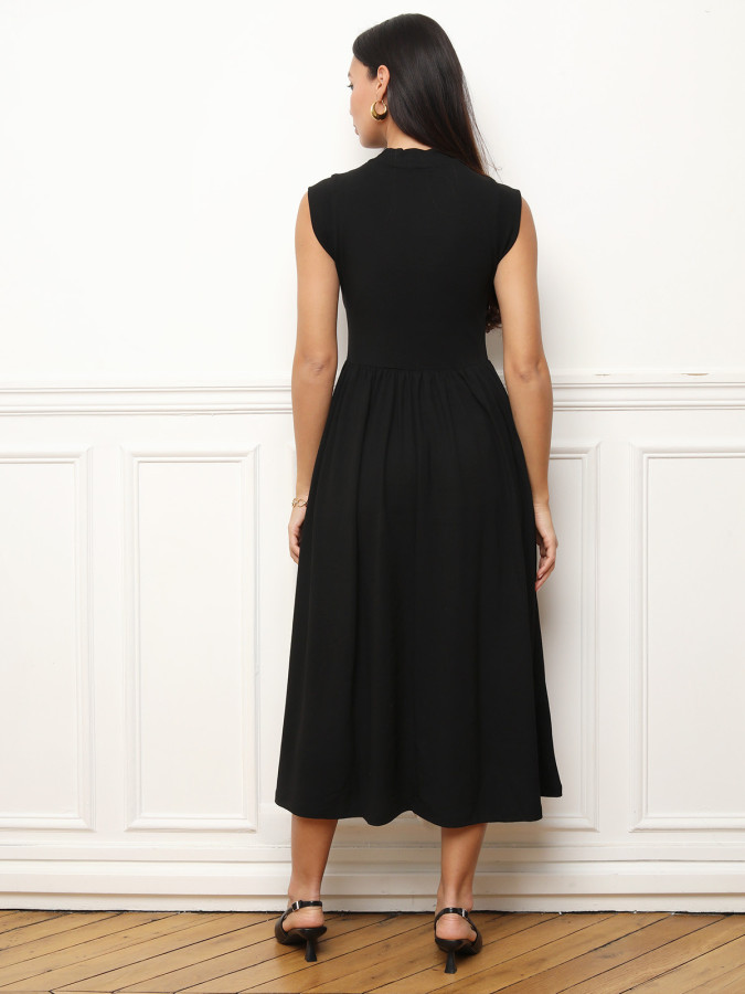 Robe noire mi-longue évasée