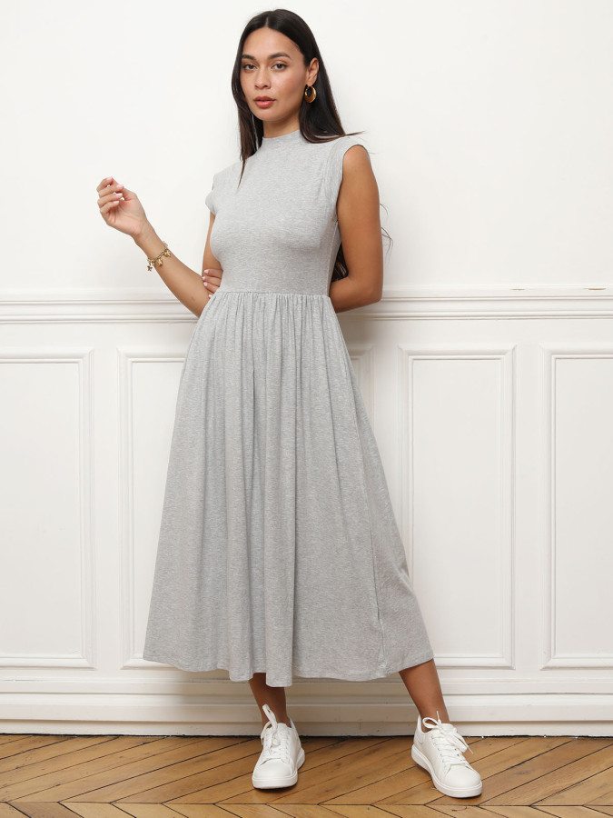 Robe grise mi-longue évasée