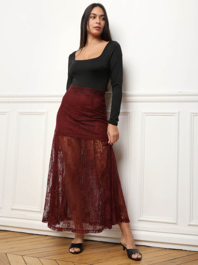 Jupe longue et évasée en dentelle bordeaux