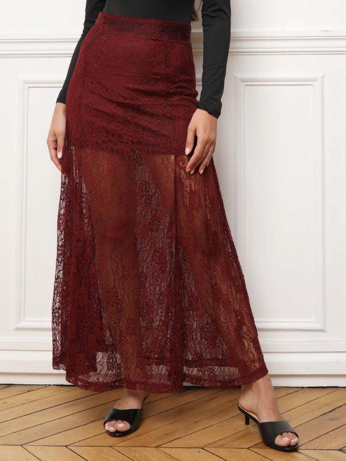 Jupe longue et évasée en dentelle bordeaux