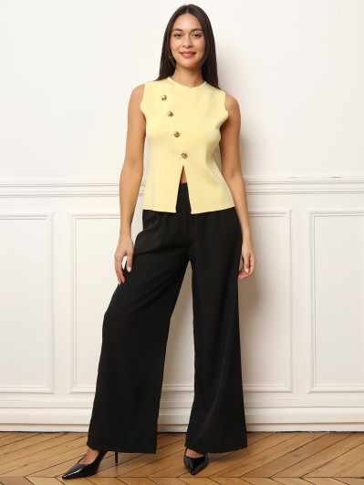 Top jaune en maille à boutons dorés