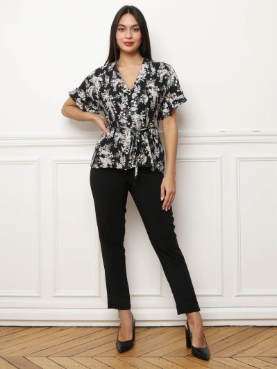 Chemisier fleuri noir ceinturé à manches volantées