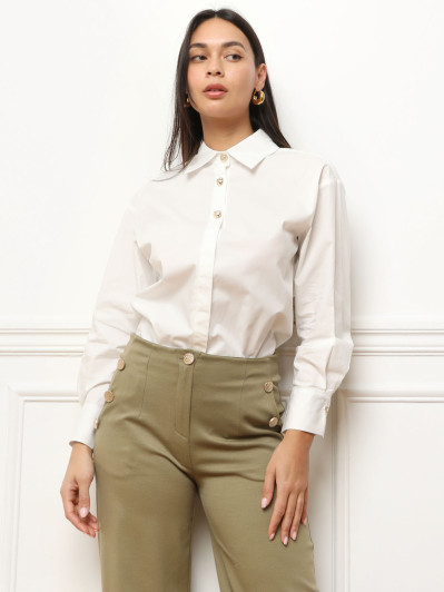 Chemise blanche classique à boutons dorés