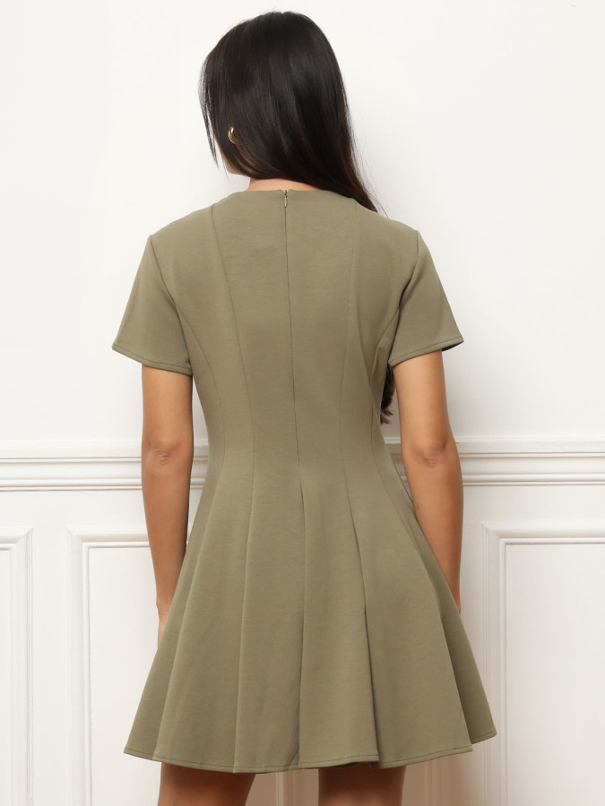 Robe patineuse kaki plissée à manches courtes