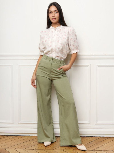 Chemisier fleuri blanc et rose à manches bouffantes