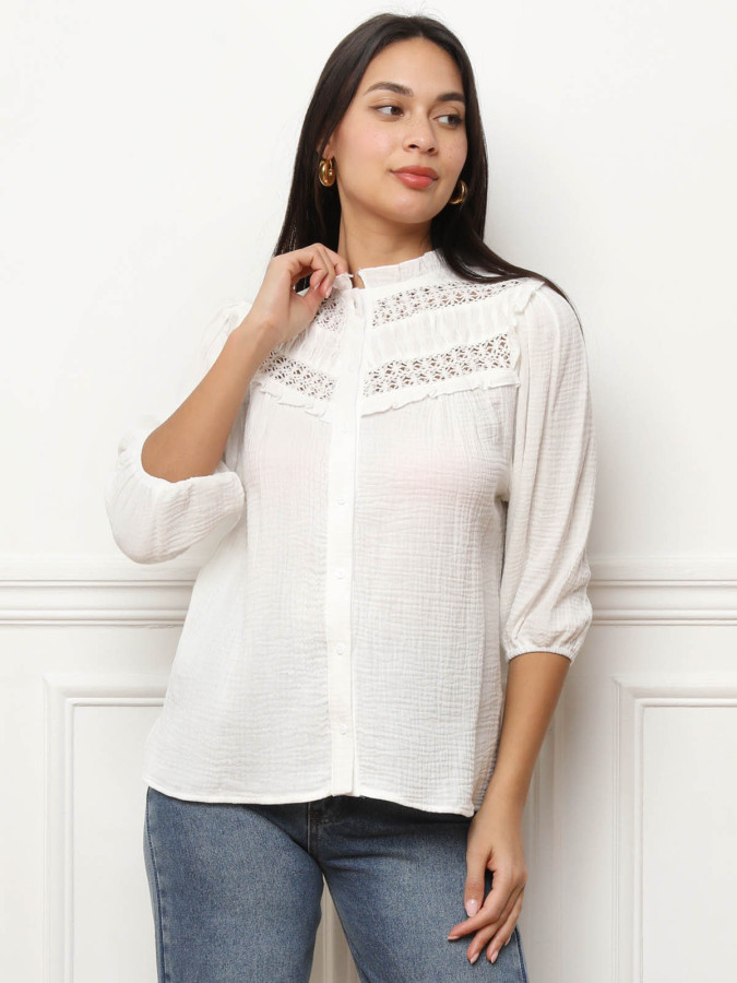 Chemisier texturé à détails en crochet blanc