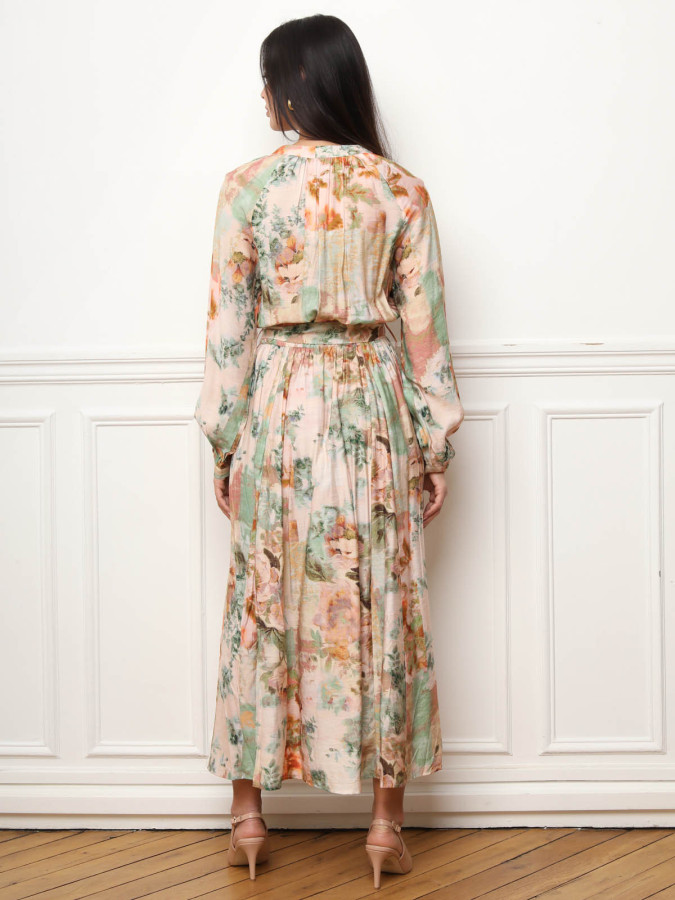 Robe longue fleurie à ceinture rose et verte