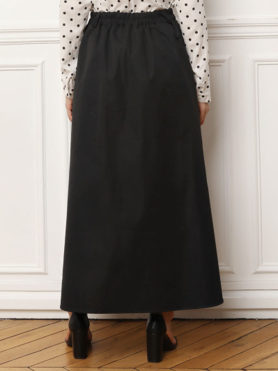 Jupe longue évasée et boutonnée noire