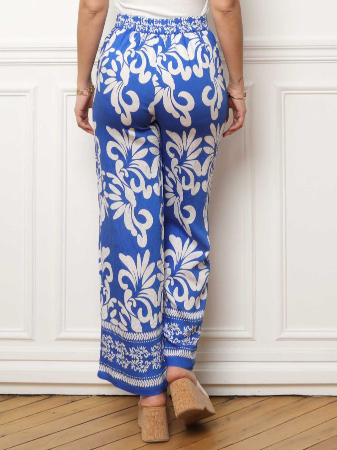 Pantalon bleu fluide droit à motifs