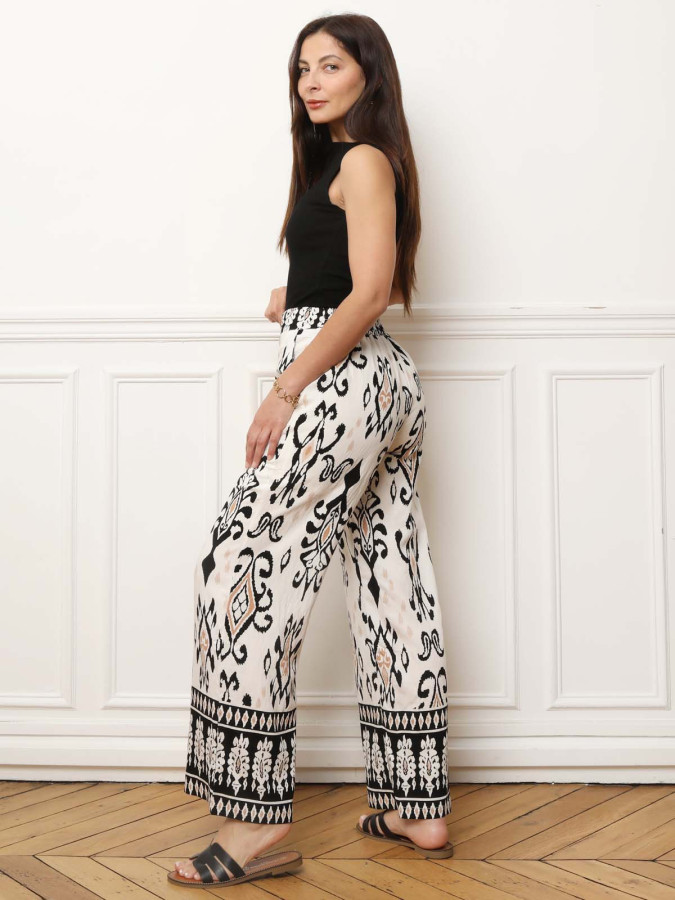 Pantalon ample noir à imprimés ethniques