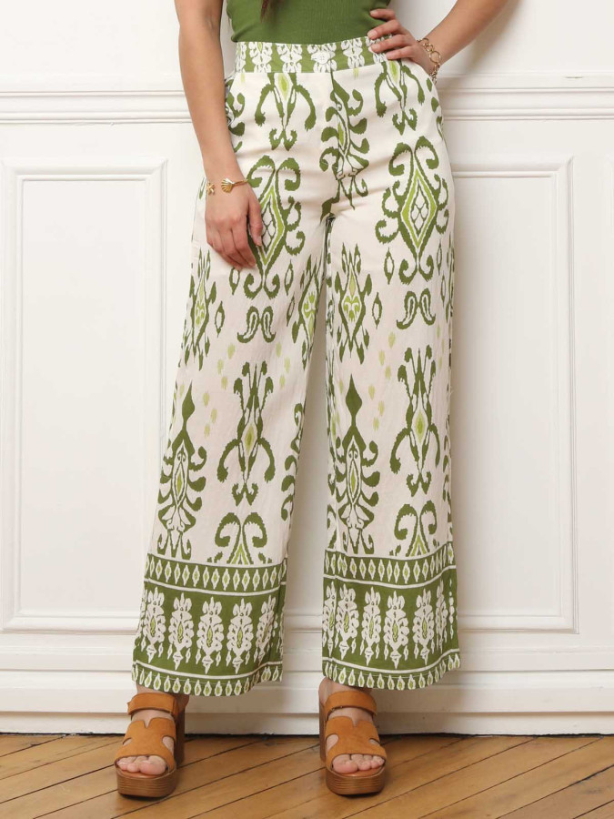Pantalon ample vert à imprimés ethniques