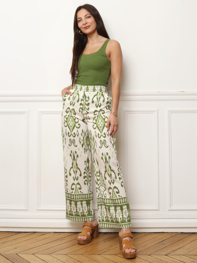 Pantalon ample vert à imprimés ethniques