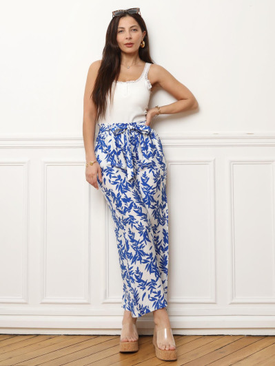 Pantalon ceinturé bleu à motifs feuilles