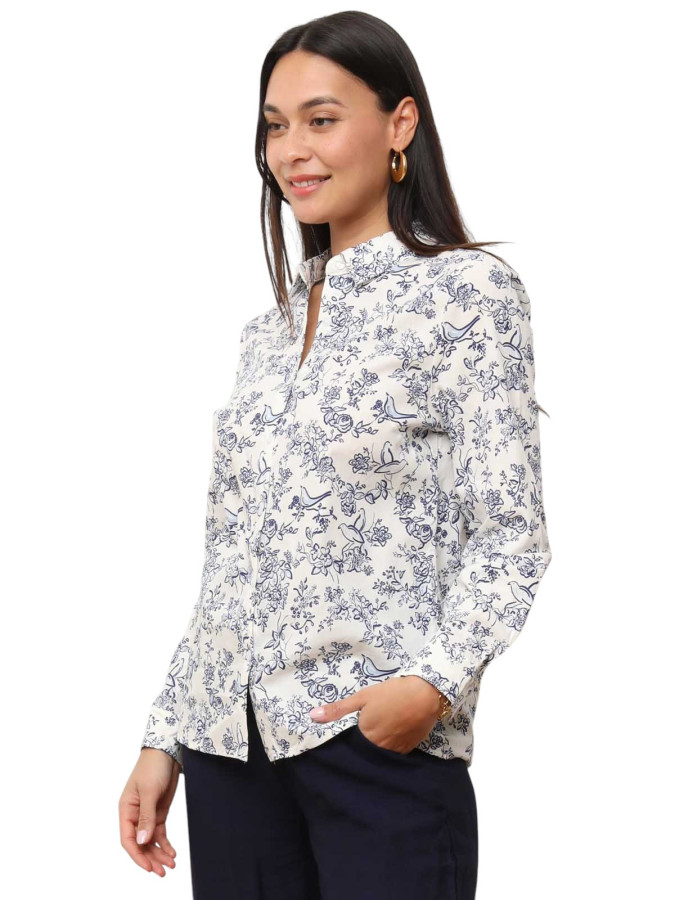 Chemise blanche à motifs fleurs romantiques