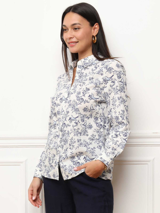 Chemise blanche à motifs fleurs romantiques