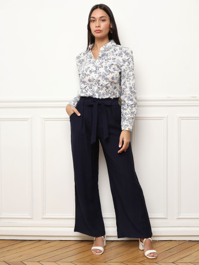 Chemise blanche à motifs fleurs romantiques