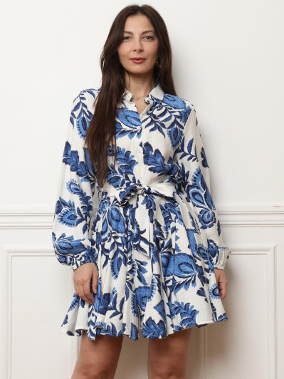 Robe chemise bleue à volants et motifs feuilles