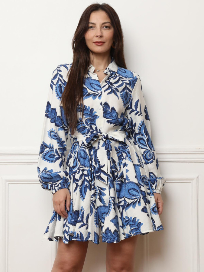 Robe chemise bleue à volants et motifs feuilles