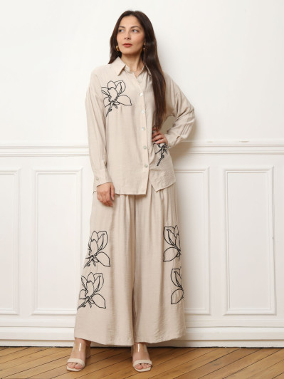 Chemise fluide beige à fleurs brodées