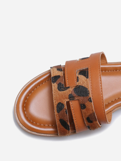 Mules camel à brides imbriquées et léopard