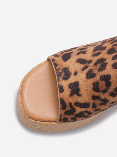 Mules compensées à bride large léopard