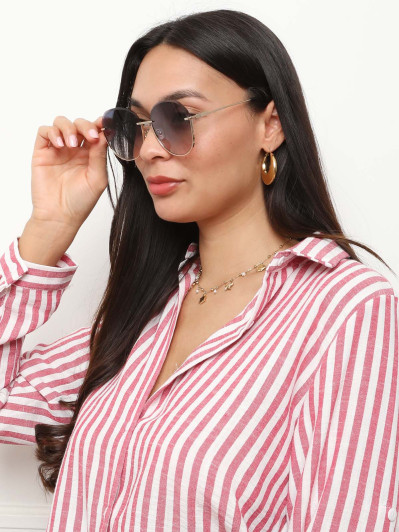 Lunettes de soleil noires oversize monture métallique