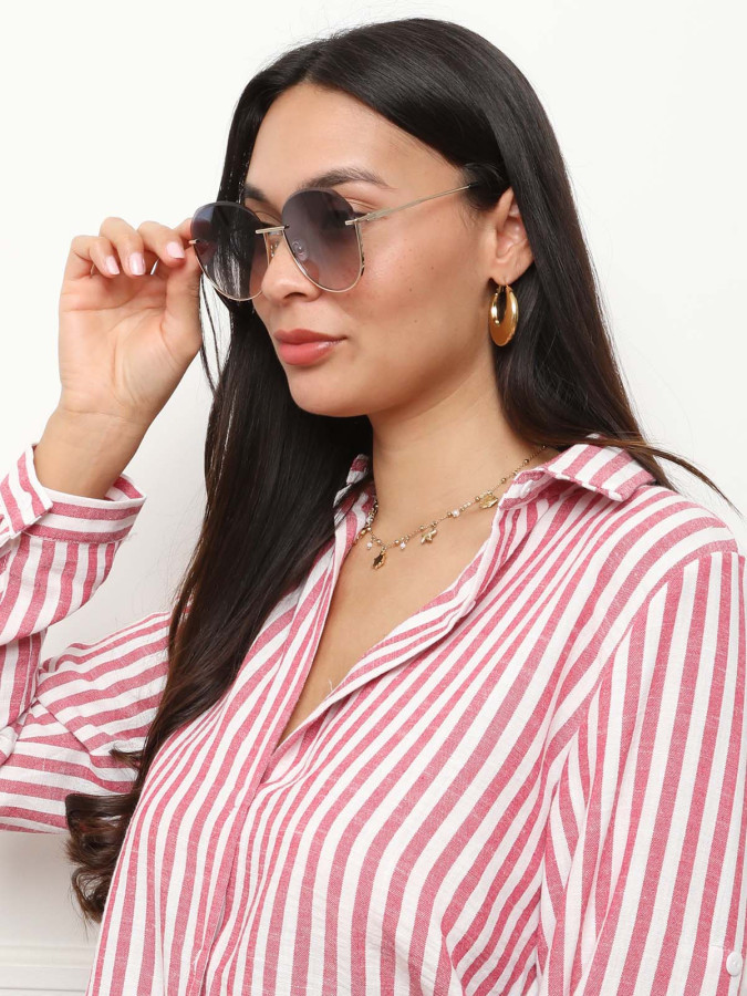 Lunettes de soleil noires oversize monture métallique