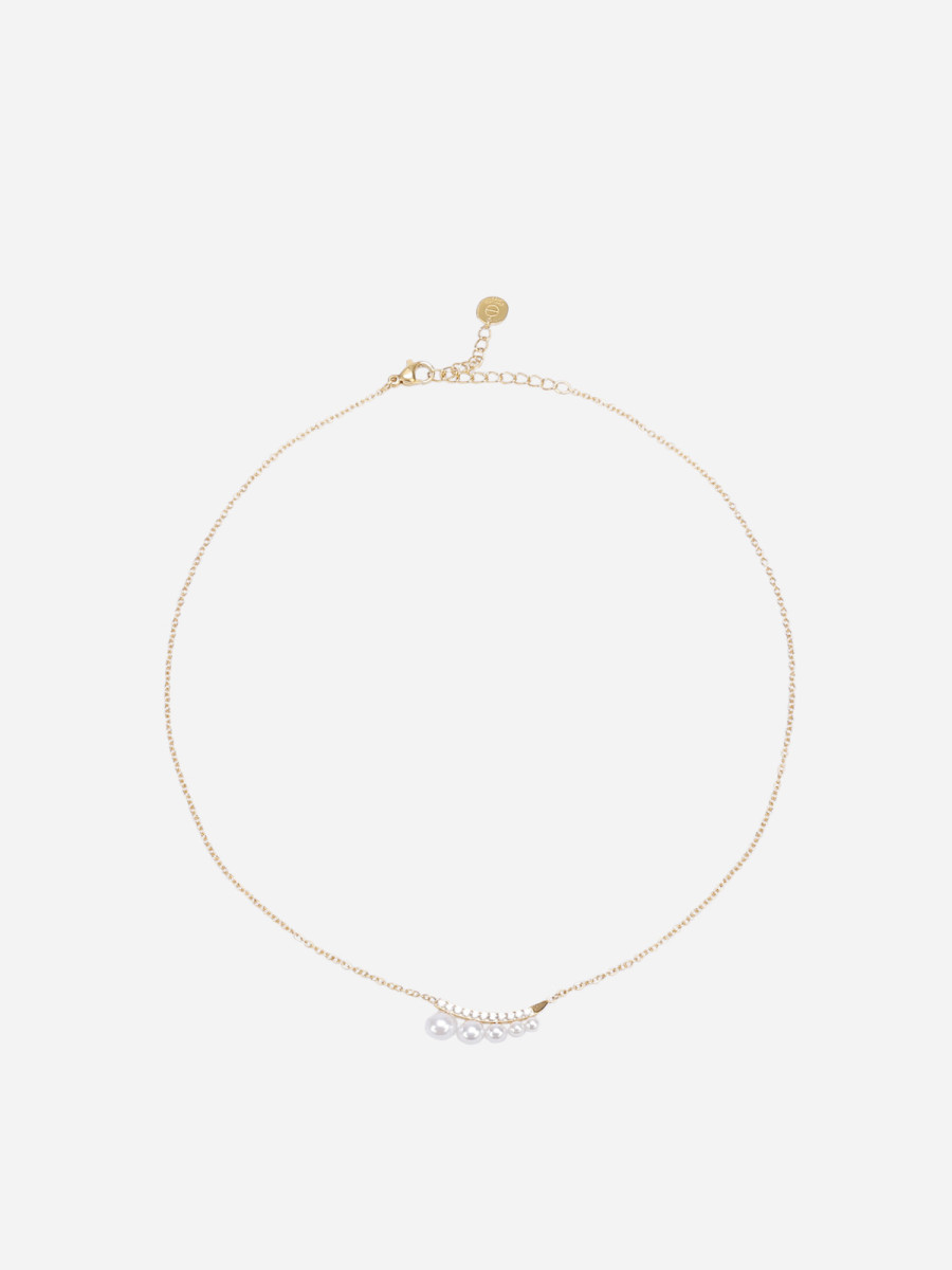 Collier doré avec pendentif strass et perles