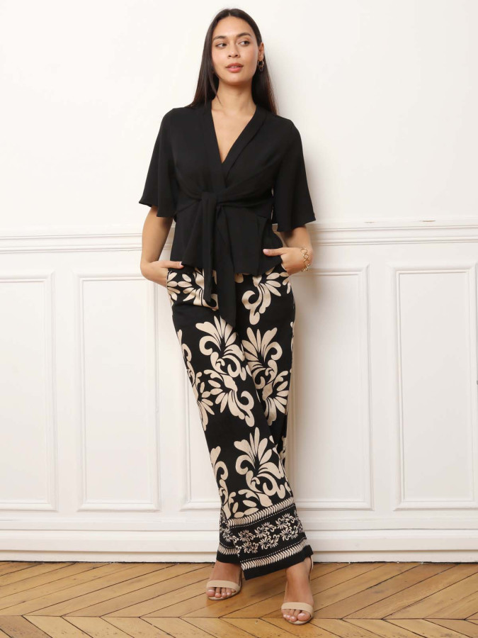 Blouse noire à nouer à manches papillons