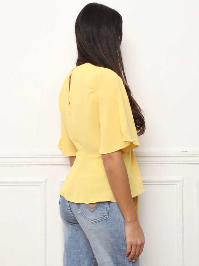 Blouse jaune à nouer à manches papillons