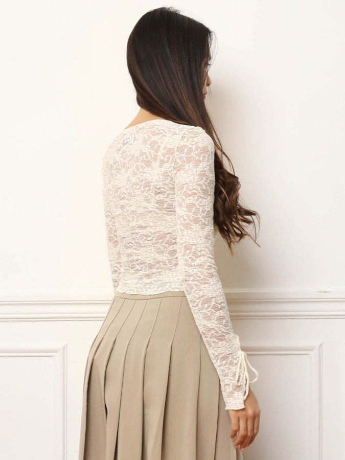 Top en dentelle à col rond écru