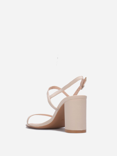 Sandales à bout carré et fines brides