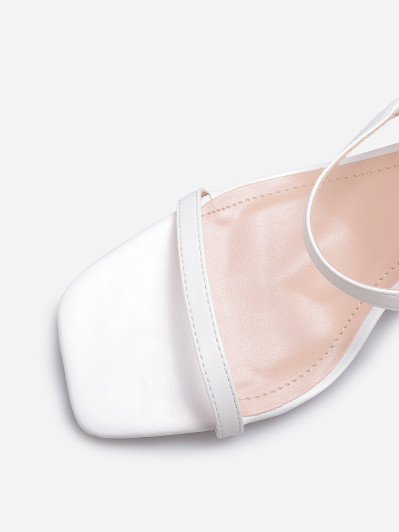 Sandales à bout carré et fines brides