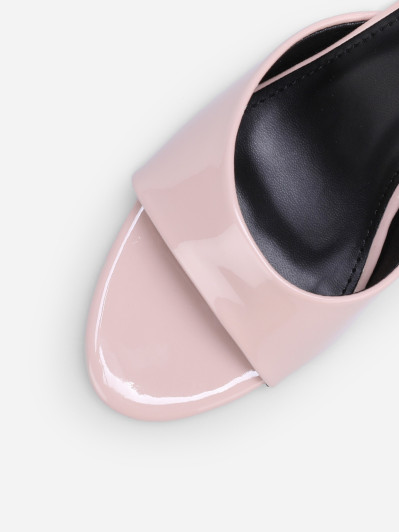 Mules vernies nude à talon bobine