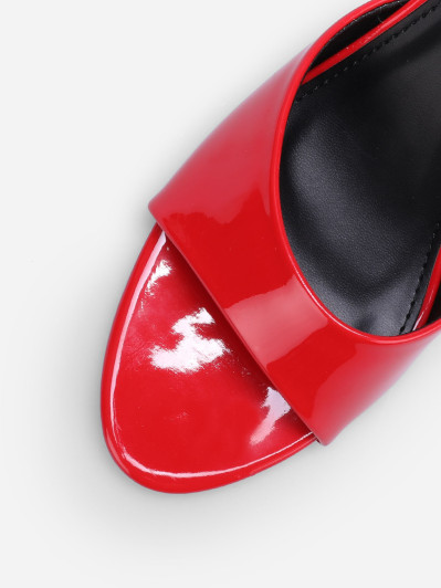 Mules vernies rouges à talon bobine