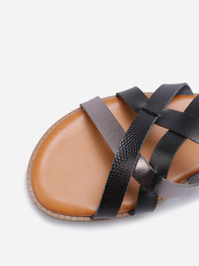 Sandales plates à brides entrecroisées noires