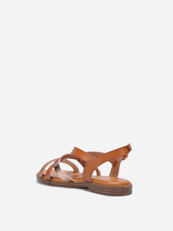 Sandales plates à brides entrecroisées camel